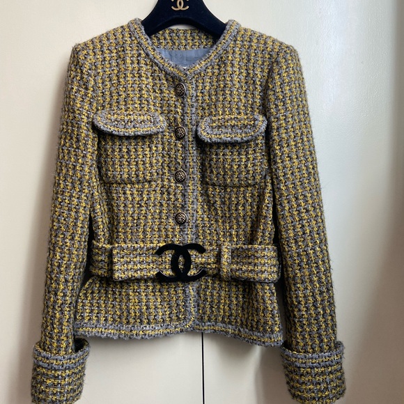 Chanel Tweed Jacket and Skirt Set Rare 2017 Collection - Picture 5 of 14